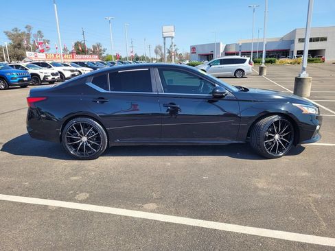 Used 2019 Nissan Altima 2.5 SR w/ SR Premium Package FWD image 3