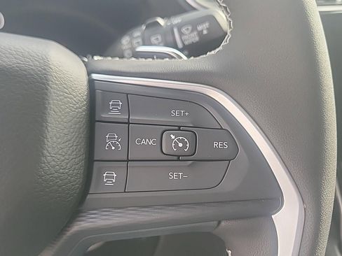 New 2025 Jeep Grand Cherokee L Laredo w/ Luxury Tech Group I image 15