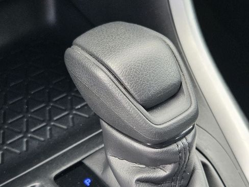 Used 2025 Toyota RAV4 XLE FWD image 21