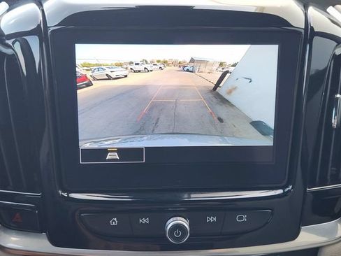 Used 2023 Chevrolet Traverse LT FWD image 6