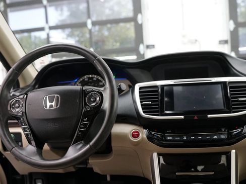 Used 2017 Honda Accord Touring image 21