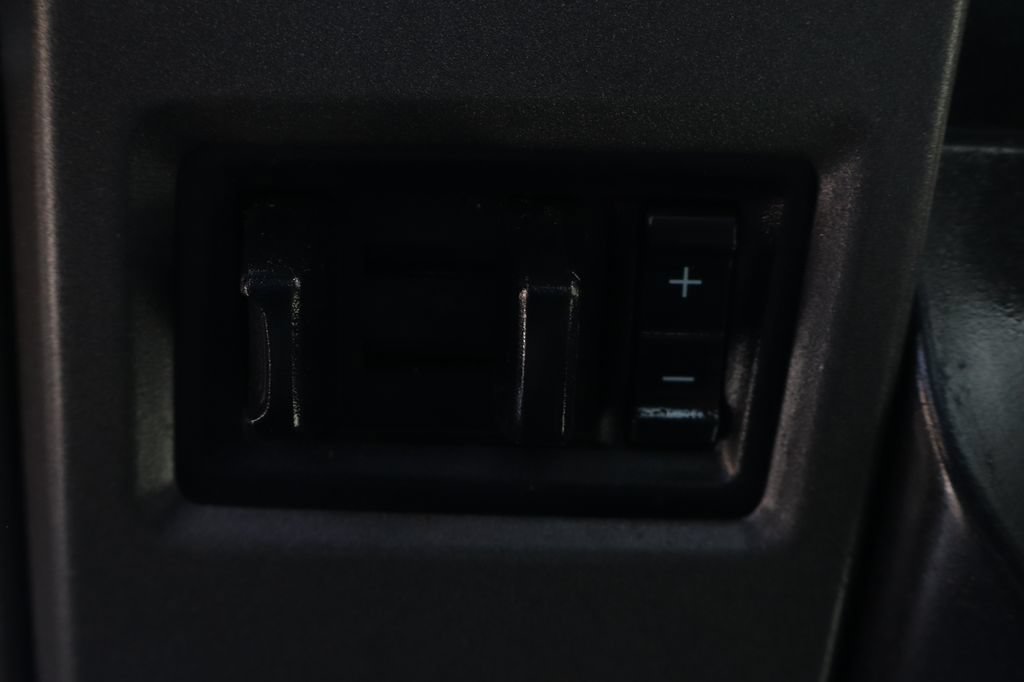 Used 2017 Ford F550 Luxury RWD image 32