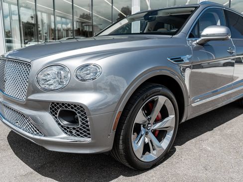 Certified 2023 Bentley Bentayga AWD/4WD image 21