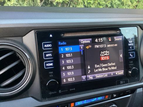 Used 2017 Toyota Tacoma TRD Off-Road image 14