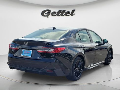 Used 2025 Toyota Camry SE FWD image 5