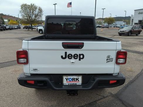 Used 2021 Jeep Gladiator Sport image 5