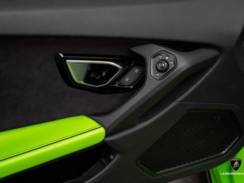 Used 2023 Lamborghini Huracan EVO image 25