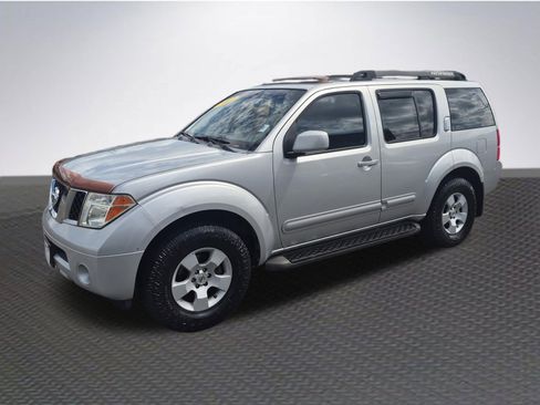 Used 2007 Nissan Pathfinder SE w/ SE Premium Pkg image 2