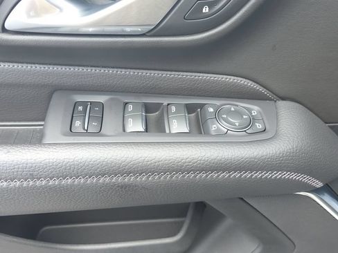 Used 2024 GMC Yukon Denali RWD image 12