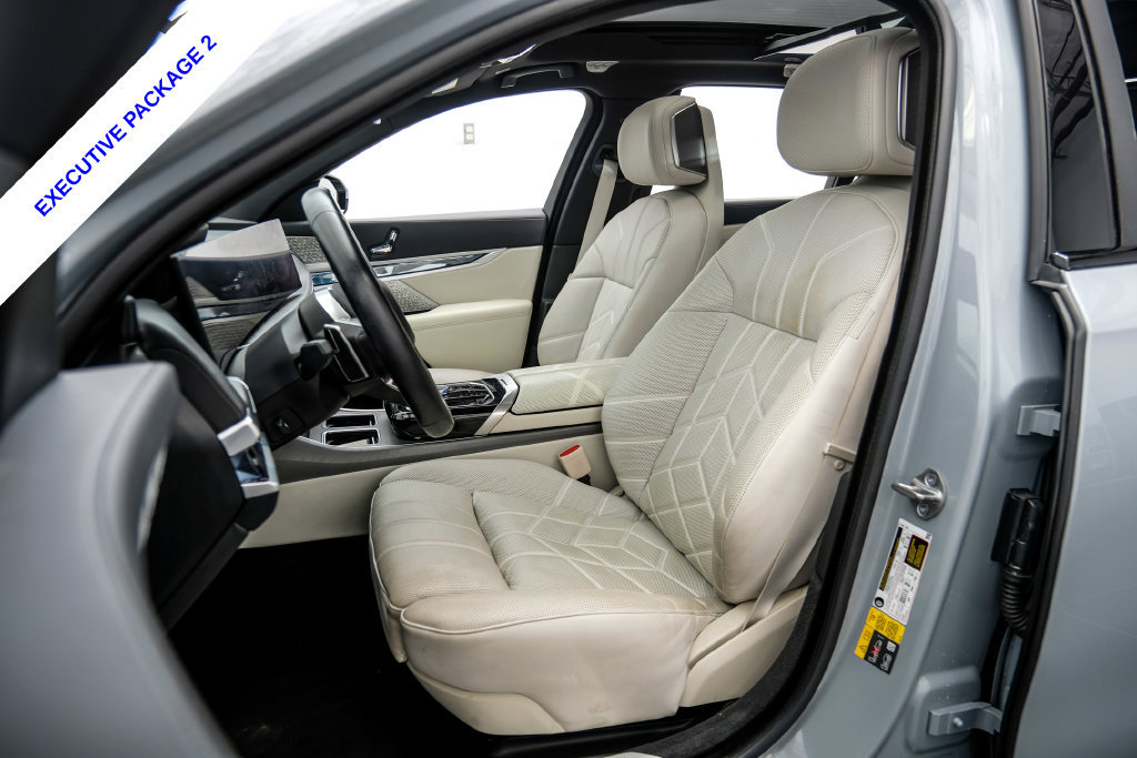 Used 2023 BMW i7 xDrive60 AWD/4WD image 42