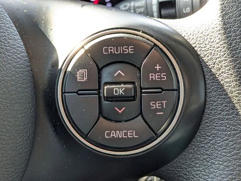 Used 2022 Kia Soul LX image 18