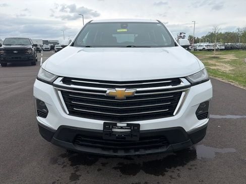 Used 2023 Chevrolet Traverse LT image 3