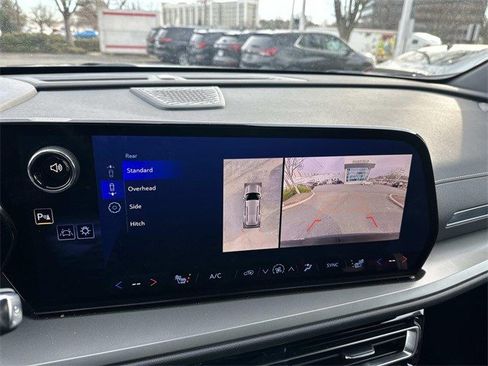 Used 2025 Chevrolet Traverse LT w/ Enhanced Driving Package image 24