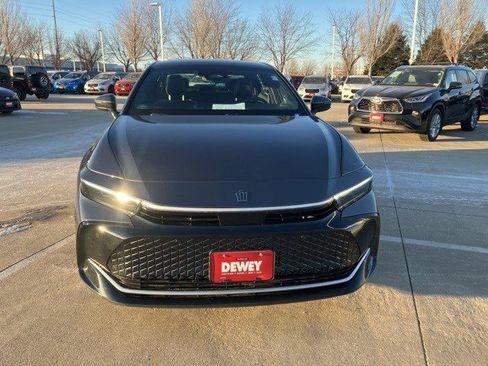 Used 2023 Toyota Crown Limited image 2