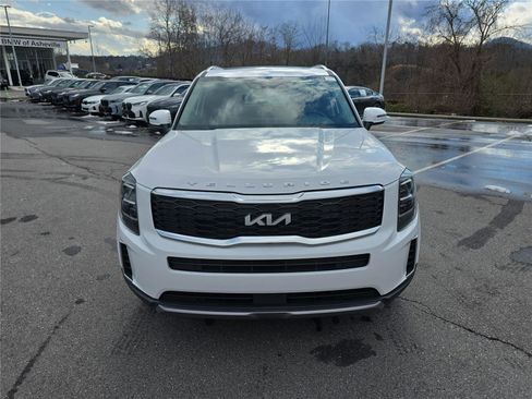 Used 2022 Kia Telluride EX w/ EX Premium Package image 9