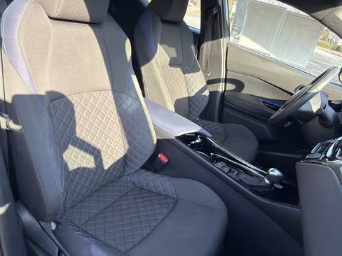 Used 2022 Toyota C-HR XLE image 17