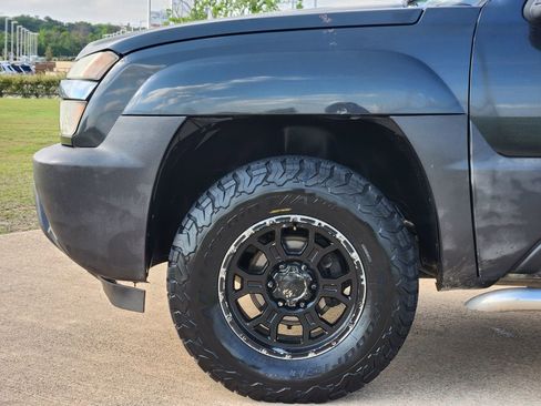 Used 2005 Chevrolet Avalanche LT w/ Preferred Equipment Group AWD/4WD image 13