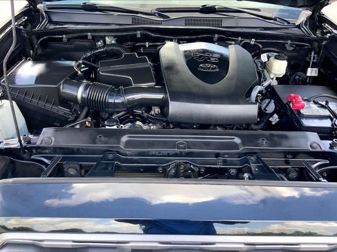 Used 2022 Toyota Tacoma TRD Sport w/ TRD Premium Sport Package AWD/4WD image 31
