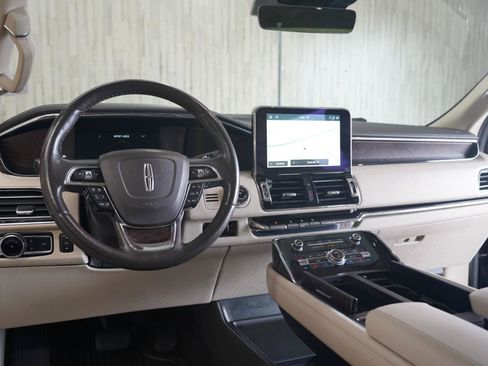 Used 2021 Lincoln Navigator L Reserve w/ Luxury Package AWD/4WD image 11
