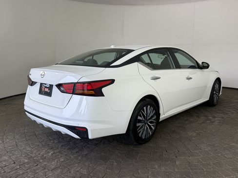 Used 2025 Nissan Altima 2.5 SV FWD image 9