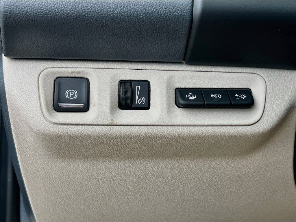 Used 2023 GMC Acadia Denali w/ Denali Ultimate Package FWD image 10