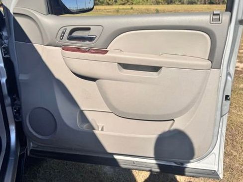 Used 2013 Chevrolet Suburban LTZ image 13