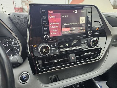 Used 2020 Toyota Highlander XLE image 17