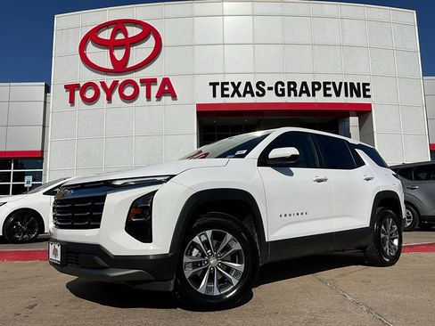 Used 2025 Chevrolet Equinox LT image 2