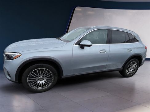 Certified 2025 Mercedes-Benz GLC 300 4MATIC image 2