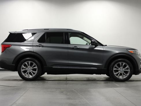 Used 2023 Ford Explorer Limited w/ Equipment Group 301A RWD image 3