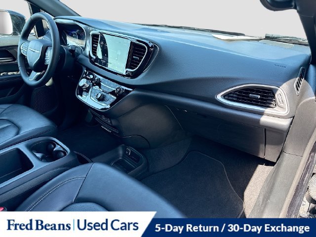 Used 2025 Chrysler Pacifica Select FWD image 34
