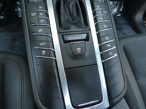 Used 2018 Porsche Macan Sport Edition image 62