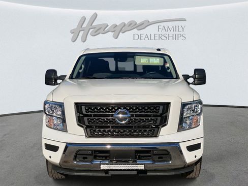 Used 2021 Nissan Titan SV w/ SV Convenience Package image 10