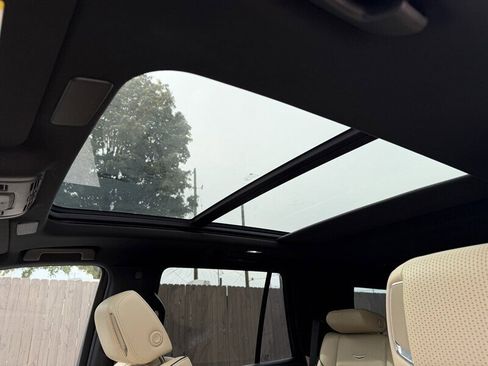 Used 2021 Cadillac Escalade Premium Luxury image 20