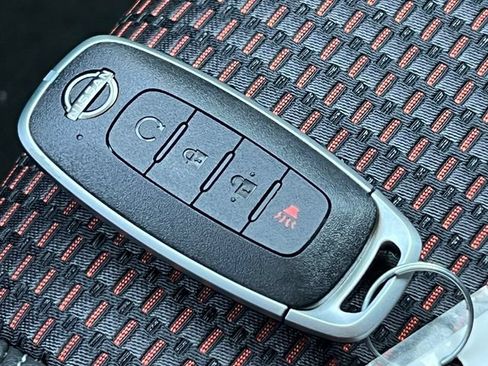 New 2026 Nissan Kicks SR AWD/4WD image 30