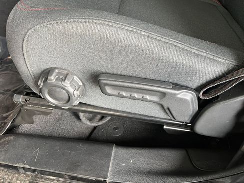 Used 2025 Jeep Wrangler Rubicon image 23