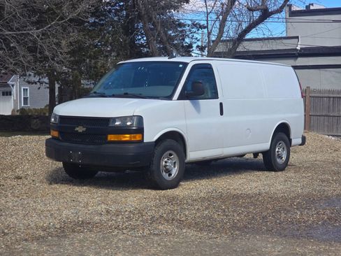Used 2019 Chevrolet Express 3500 image 1