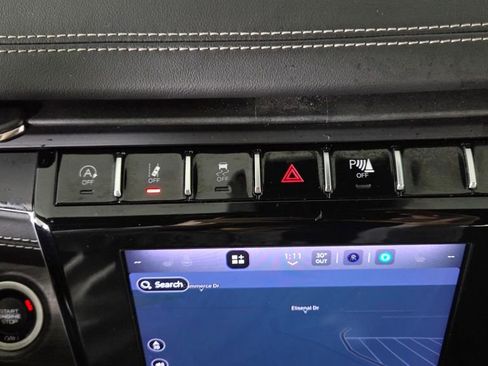 Used 2022 Jeep Grand Cherokee Overland w/ Luxury Tech Group IV image 27