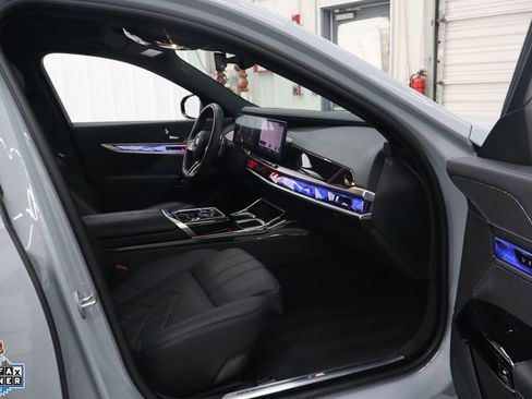 Used 2026 BMW 740i xDrive AWD/4WD image 31