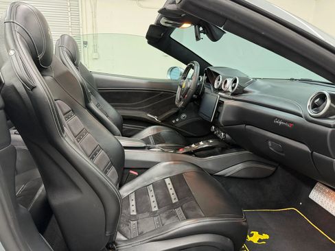 Used 2015 Ferrari California T RWD image 10