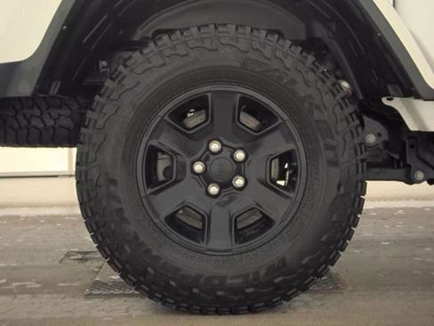 Used 2023 Jeep Gladiator Mojave w/ Cold Weather Group AWD/4WD image 18