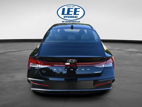 Used 2025 Hyundai Elantra Limited FWD image 4