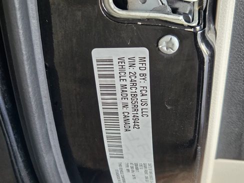 Used 2024 Chrysler Pacifica Touring-L FWD image 29