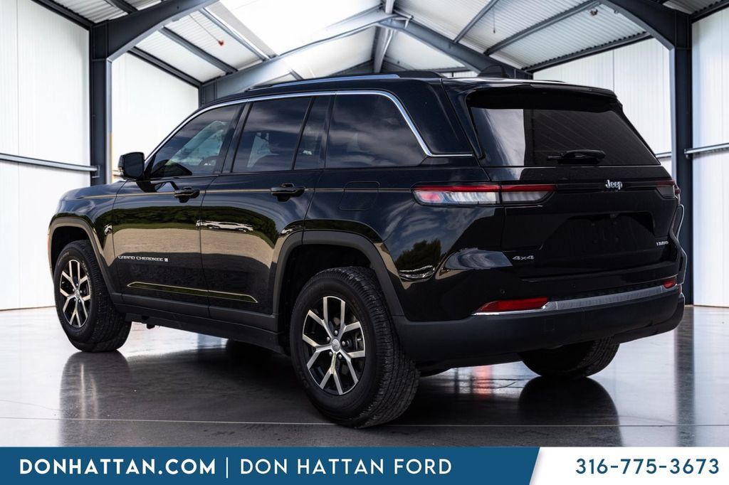 Used 2023 Jeep Grand Cherokee Limited w/ Trailer Tow Prep Group (B) AWD/4WD image 26