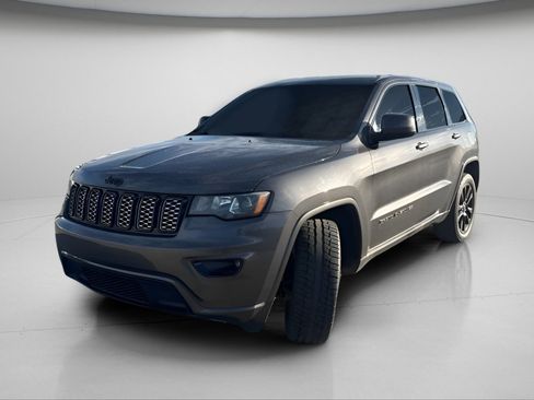 Used 2017 Jeep Grand Cherokee Altitude AWD/4WD image 10