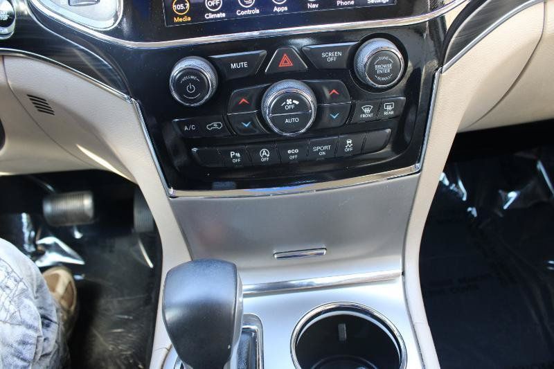 Used 2019 Jeep Grand Cherokee Limited w/ Luxury Group II RWD image 20