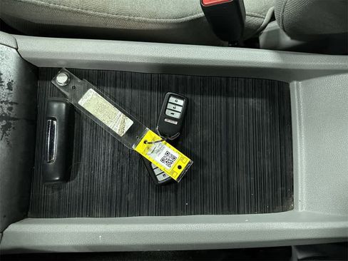 Used 2016 Honda Pilot LX image 32