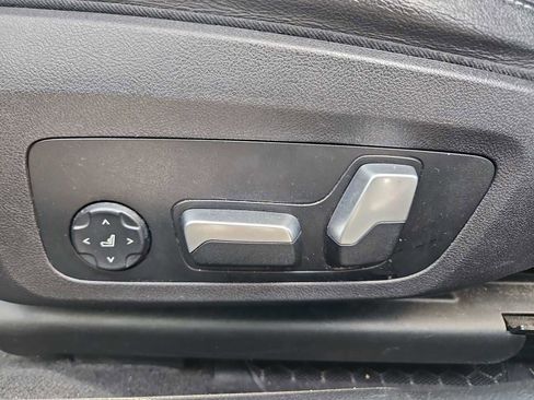 Used 2023 BMW 330e image 17