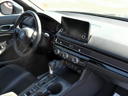 Used 2025 Honda Civic Sport image 40