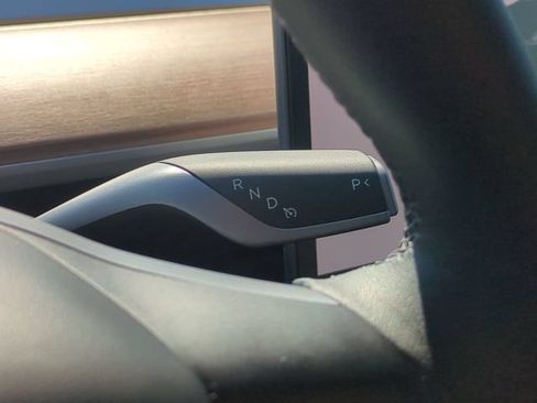 Used 2025 Tesla Model Y Long Range RWD image 23
